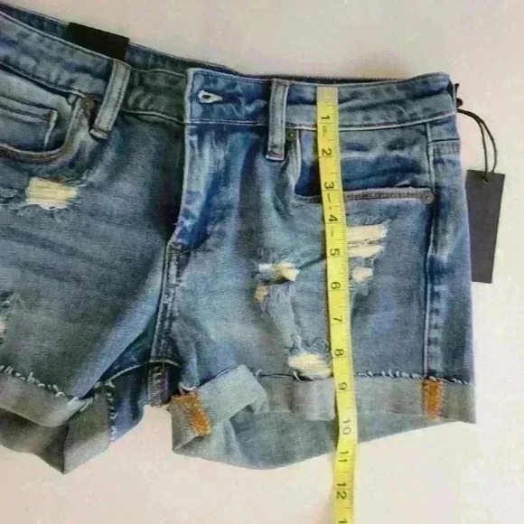 NWT Women's Blanknyc The Fulton Roll Up Distressed Denim Shorts. Size 26 - Picture 10 of 11